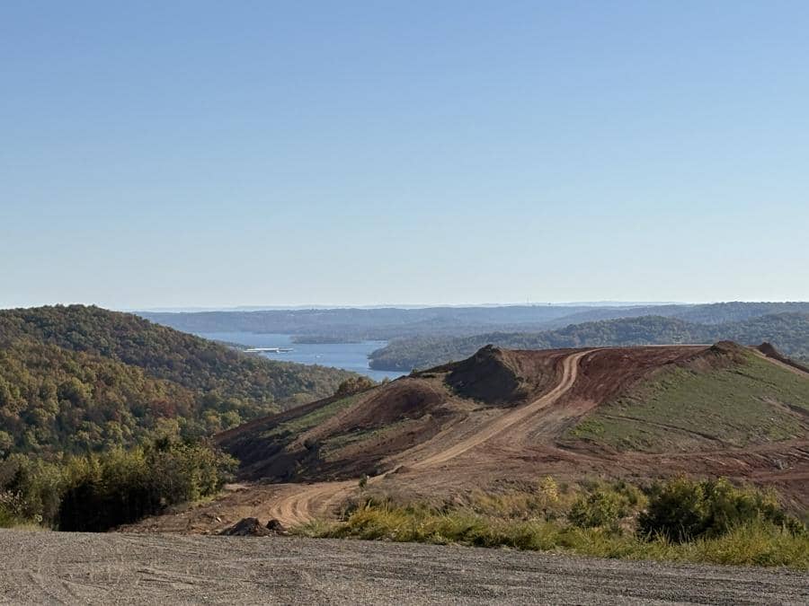 Mountain setting for Silver Dollar City Resort